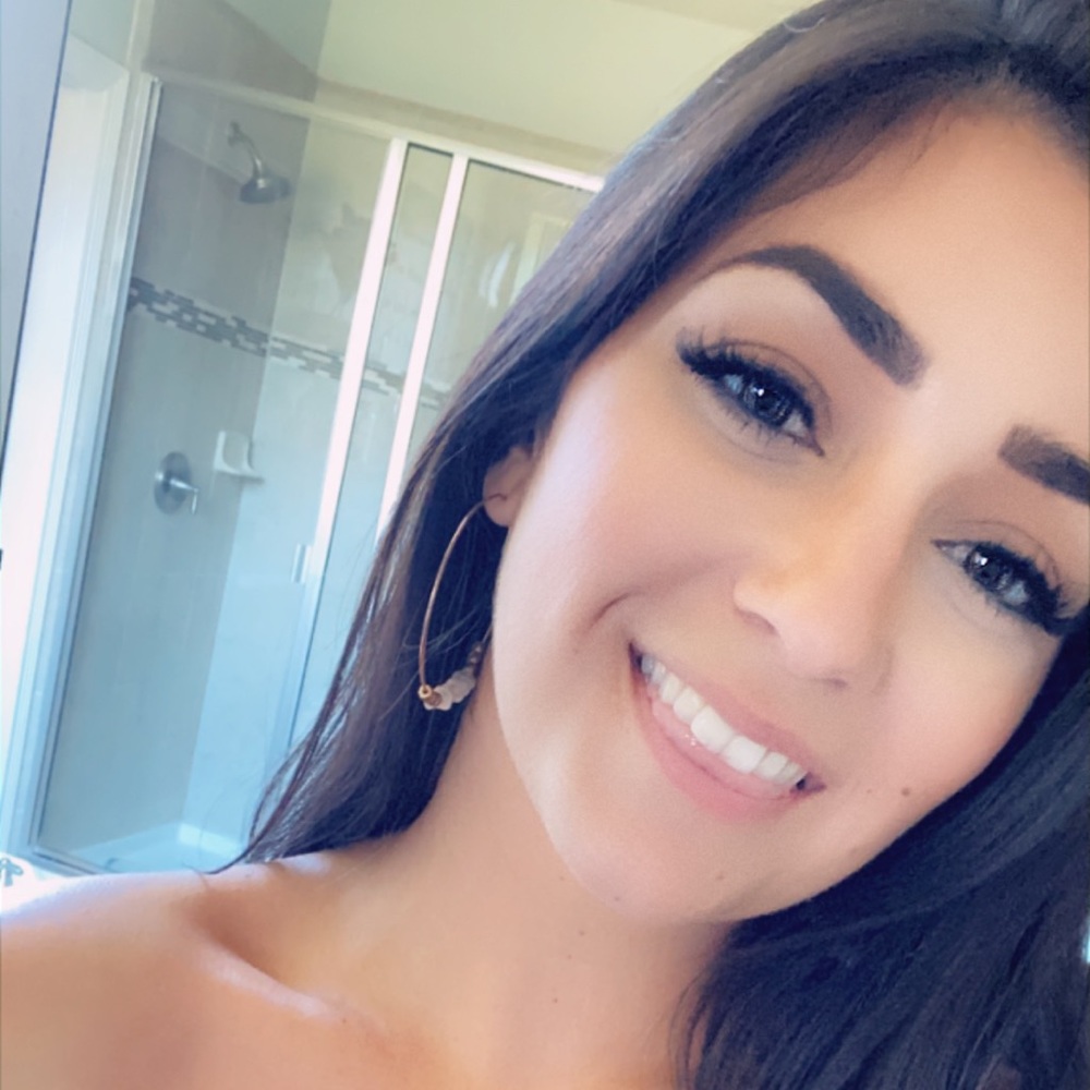 Meet your Posher, Kayla